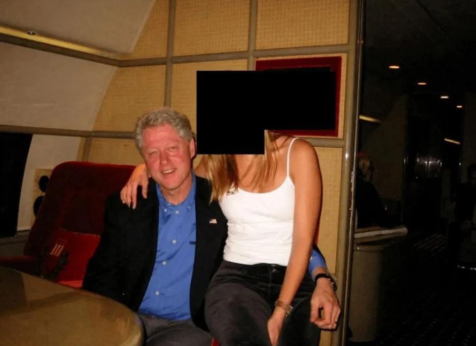 果然是人走茶凉！爱泼斯坦案终于开始公布照片了。但是大多数还是前总统克林顿的。