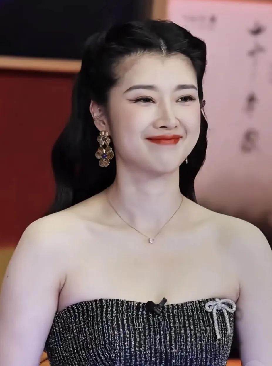 网友说：“有个大导演说过，星二代以后就没星一代长得好看了，因为星一代都嫁给煤董事