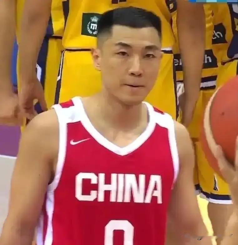 山东男篮引进强力内援后卫还有戏吗？今年山东男篮后场补强的三个目标，直接把“理