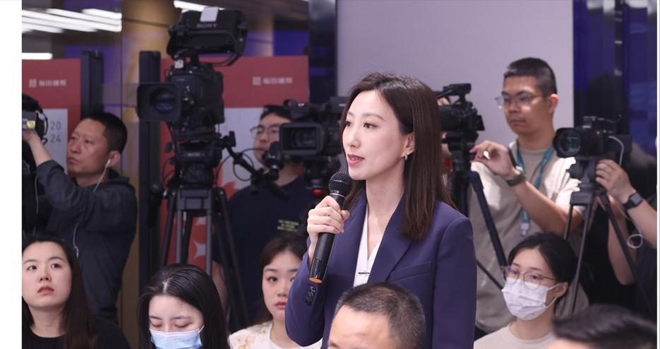 中国记者连环发问，把联合国秘书长问到结巴、语塞、脸都绷不住。你纪念广岛，却不敢说