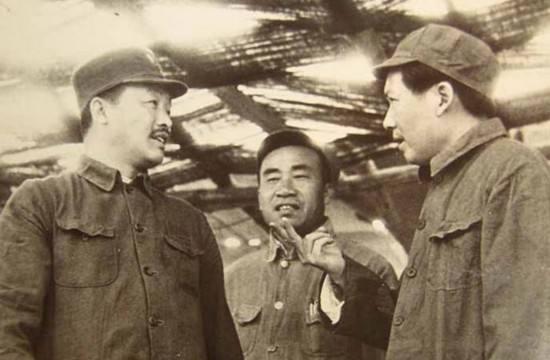 毛主席的专列“遇袭”，凶手被判三年，主席：太重了，没必要重罚“小曹，你昨晚到
