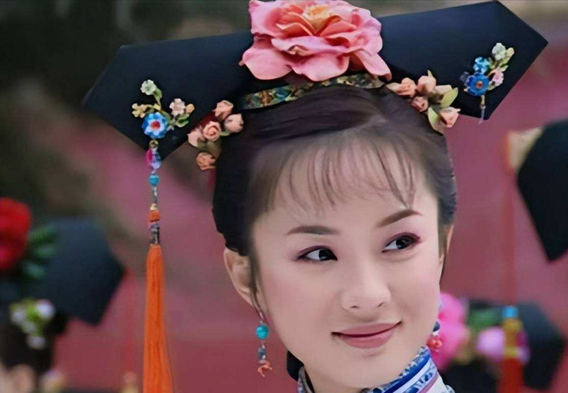 顺治帝刚断气，后宫就乱了套。一道命令从宫门口传进来，直达寝宫深处，像刀子一样切断
