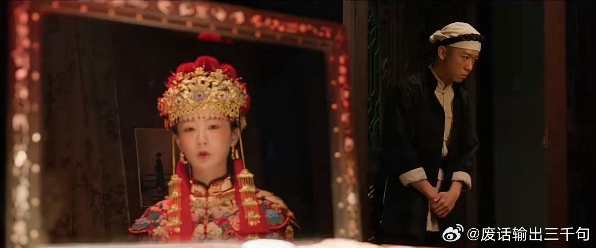 杨紫玉兰花开君再来大婚造型杨紫民国大婚造型惊艳刷屏，红白双造型反差拉满。一袭复古