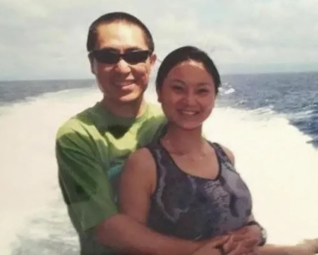 张艺谋和巩俐合影，张艺谋和陈婷合影，生理性喜欢显而易见张艺谋和巩俐、陈婷的