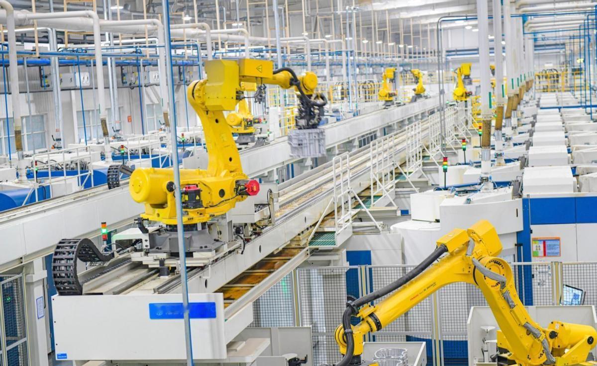 美国为什么不靠无人工厂实现制造业回流？现在AI这么发达，建无人工厂把成本从人转到