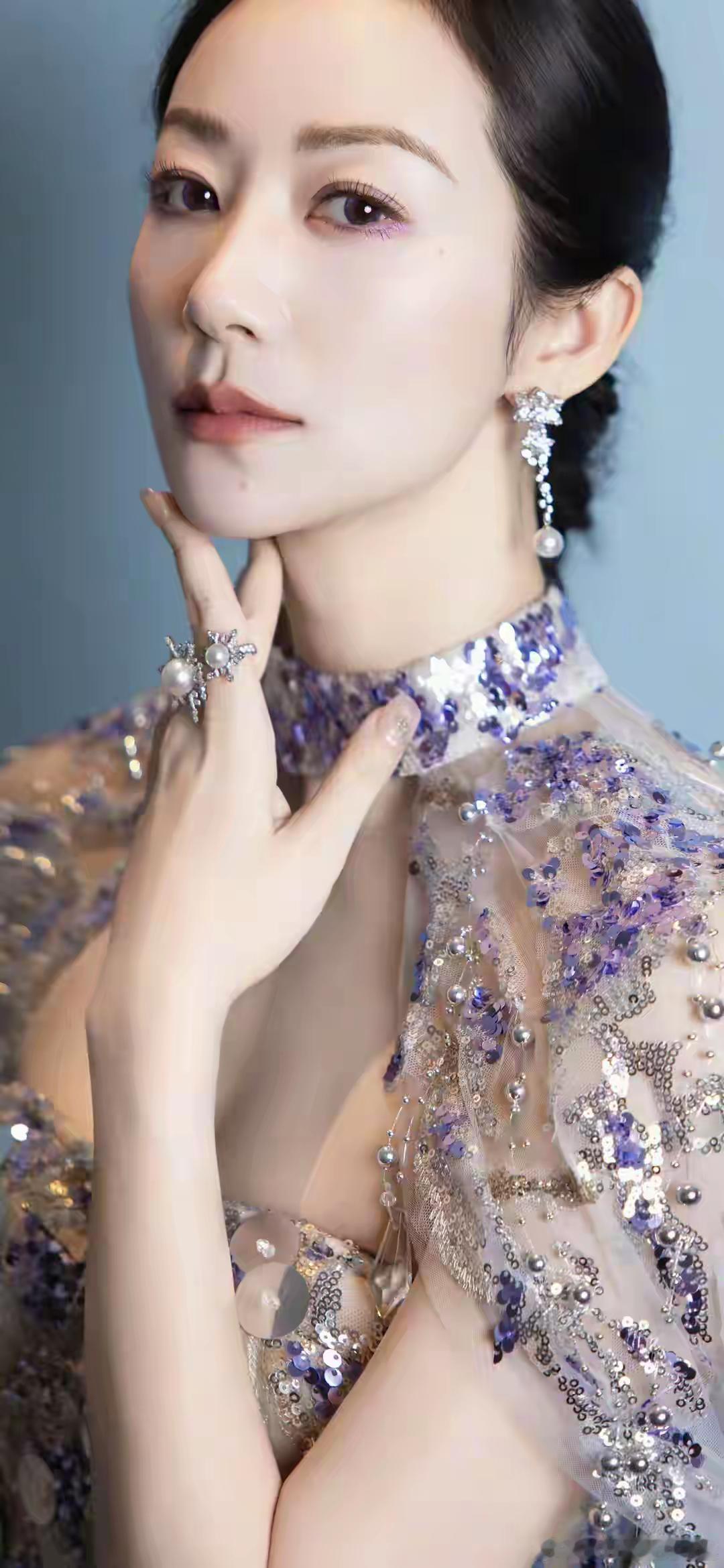 1.范冰冰曾交往过背景复杂的男友，但她始终有所防备、保留底线，从不会让对方抓住
