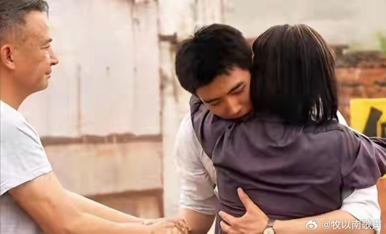 纯真年代：最扎心母女局：我推你出去保平安，你却当真了《纯真年代》这段亲情戏，堪称