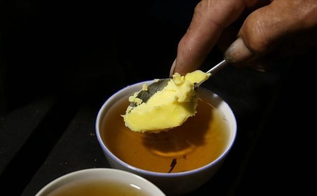 吃面包要抹黄油，烹饪也要用黄油，欧美国家都离不开的营养油脂，究竟是什么制成的？为