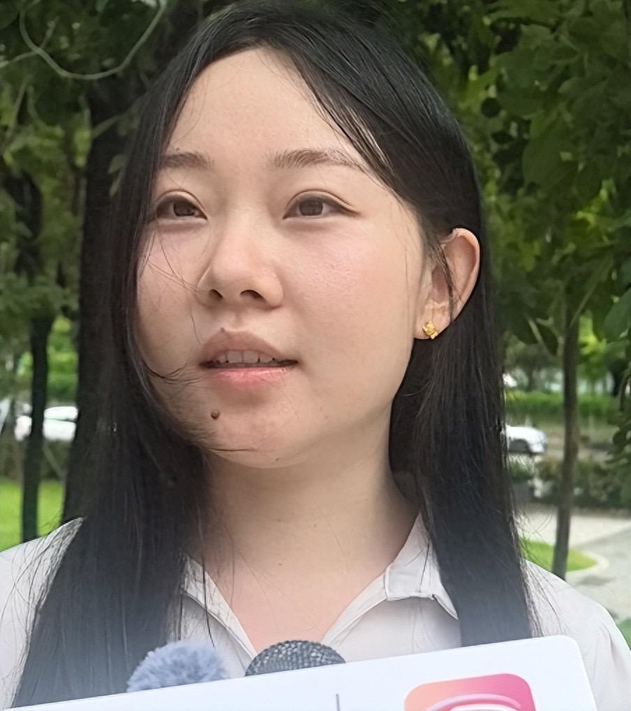 8月11日报道深圳，19岁外卖小哥在送餐途中不幸摔倒，连人带车狠狠摔到地上，浑身