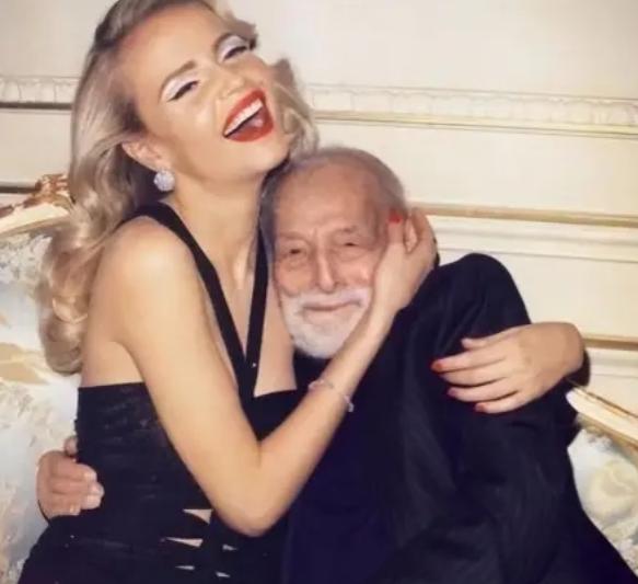 89岁高龄的石油大亨，娶了26岁脱衣舞女郎，许诺给女郎一半的财产。新婚14个月后