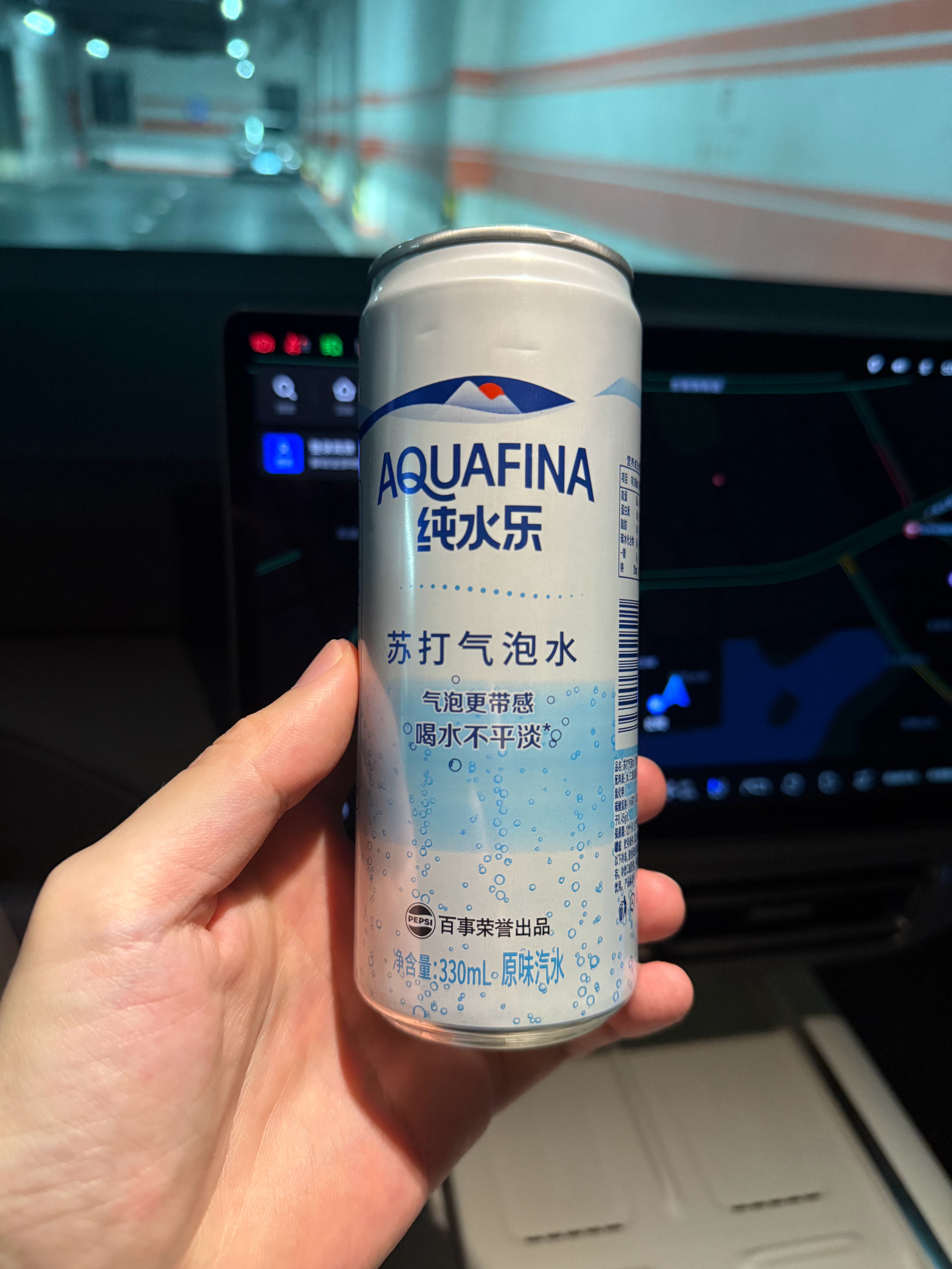 以前喝这玩意儿特别抗拒无色无味儿只有一点气泡真的是心想狗都不…现在，喝，我喝喝习