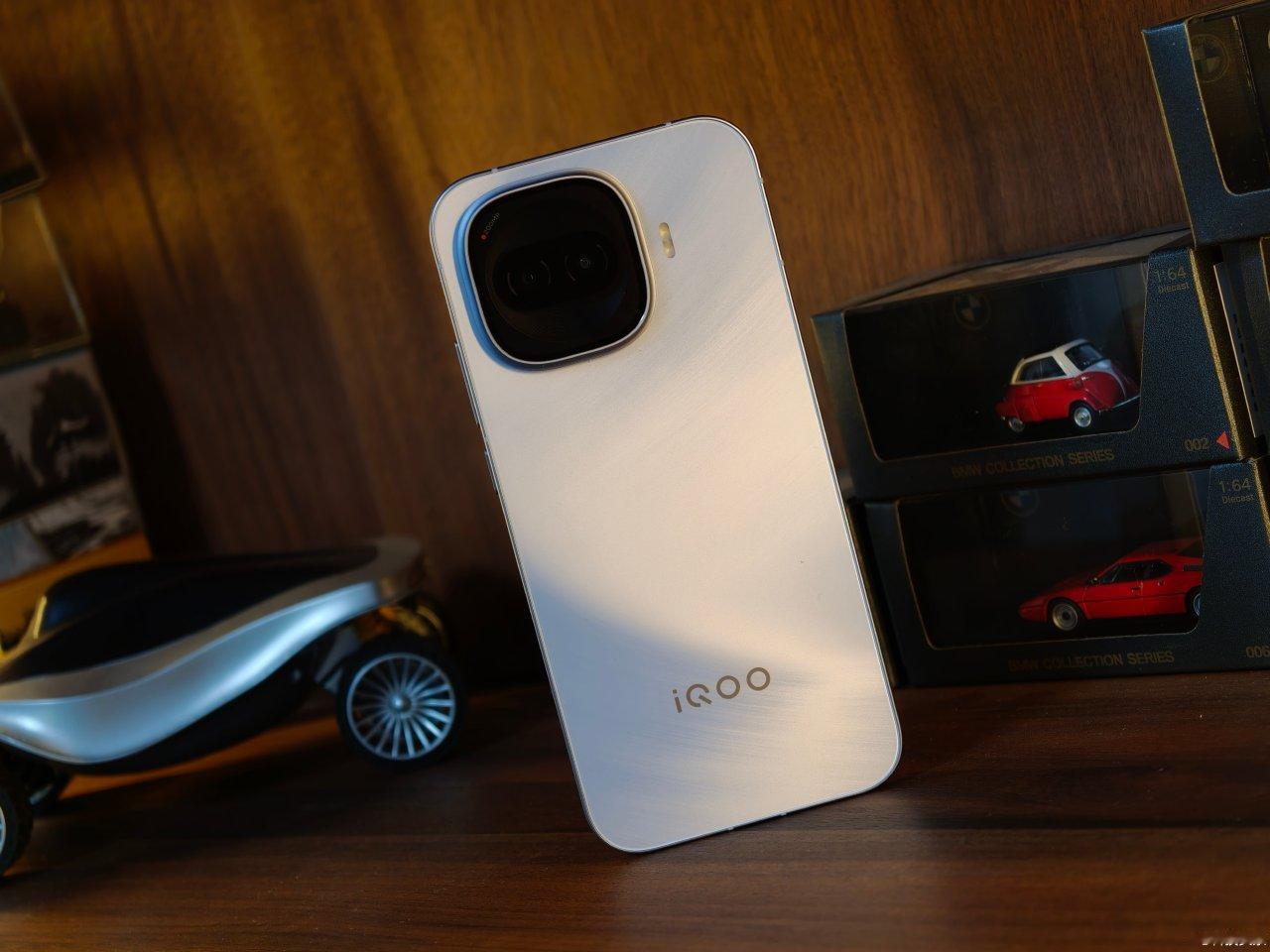 玩了一段时间iQOOZ11Turbo，中屏很讨巧，手感确实好。安兔兔轻松