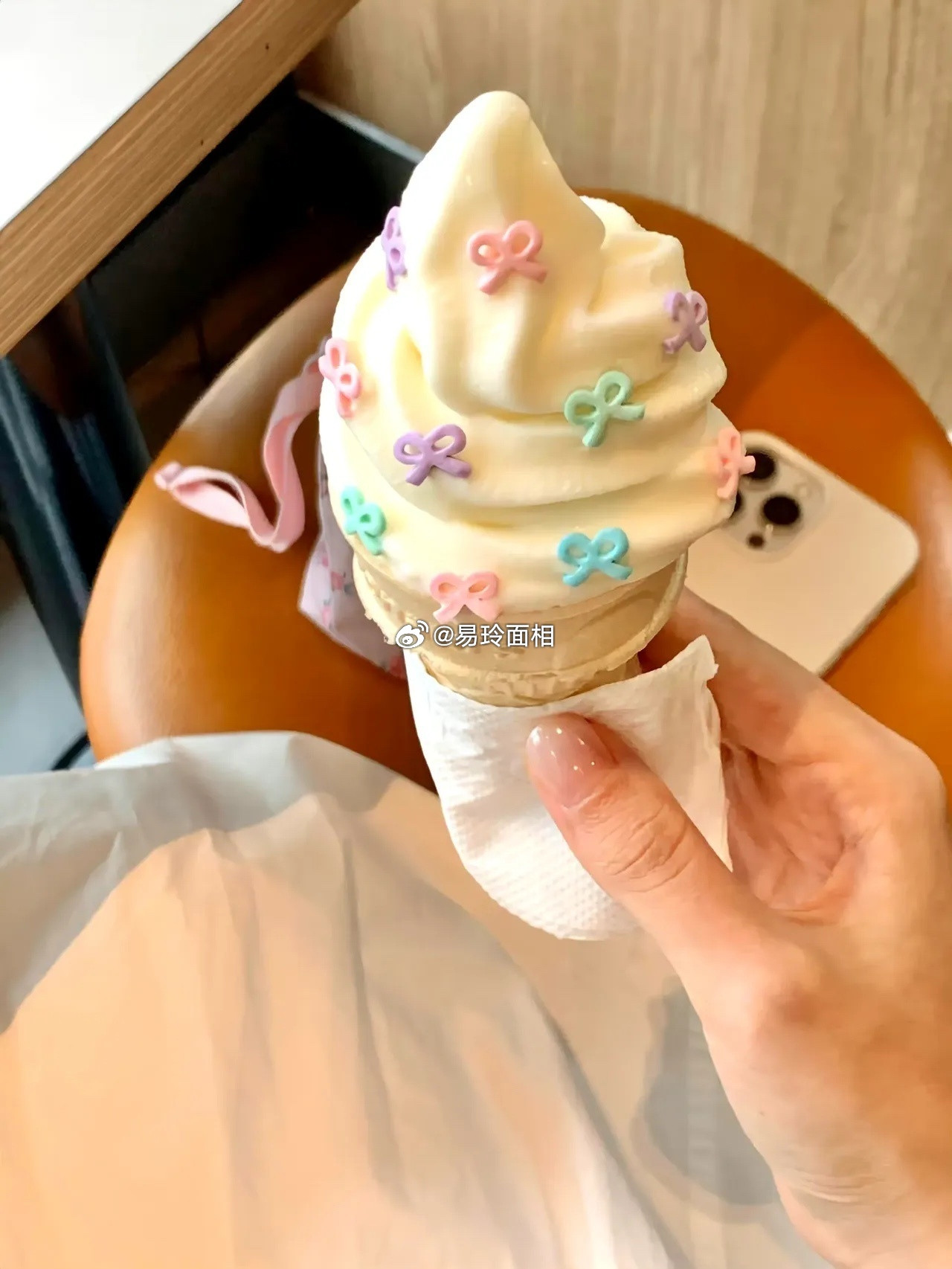 狮子座是星座界中的领袖和决策者，他们通常充满自信和勇气，而且他们的单纯也常常表现