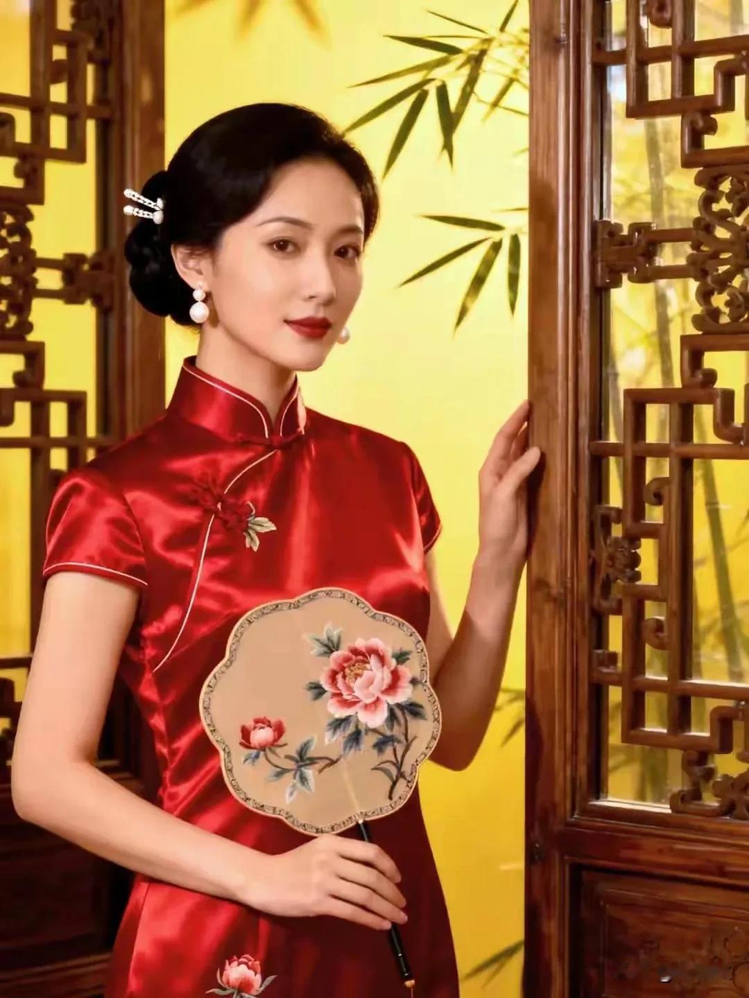 上联：月洒清阶风送香下联：晨曦临窗暖意融