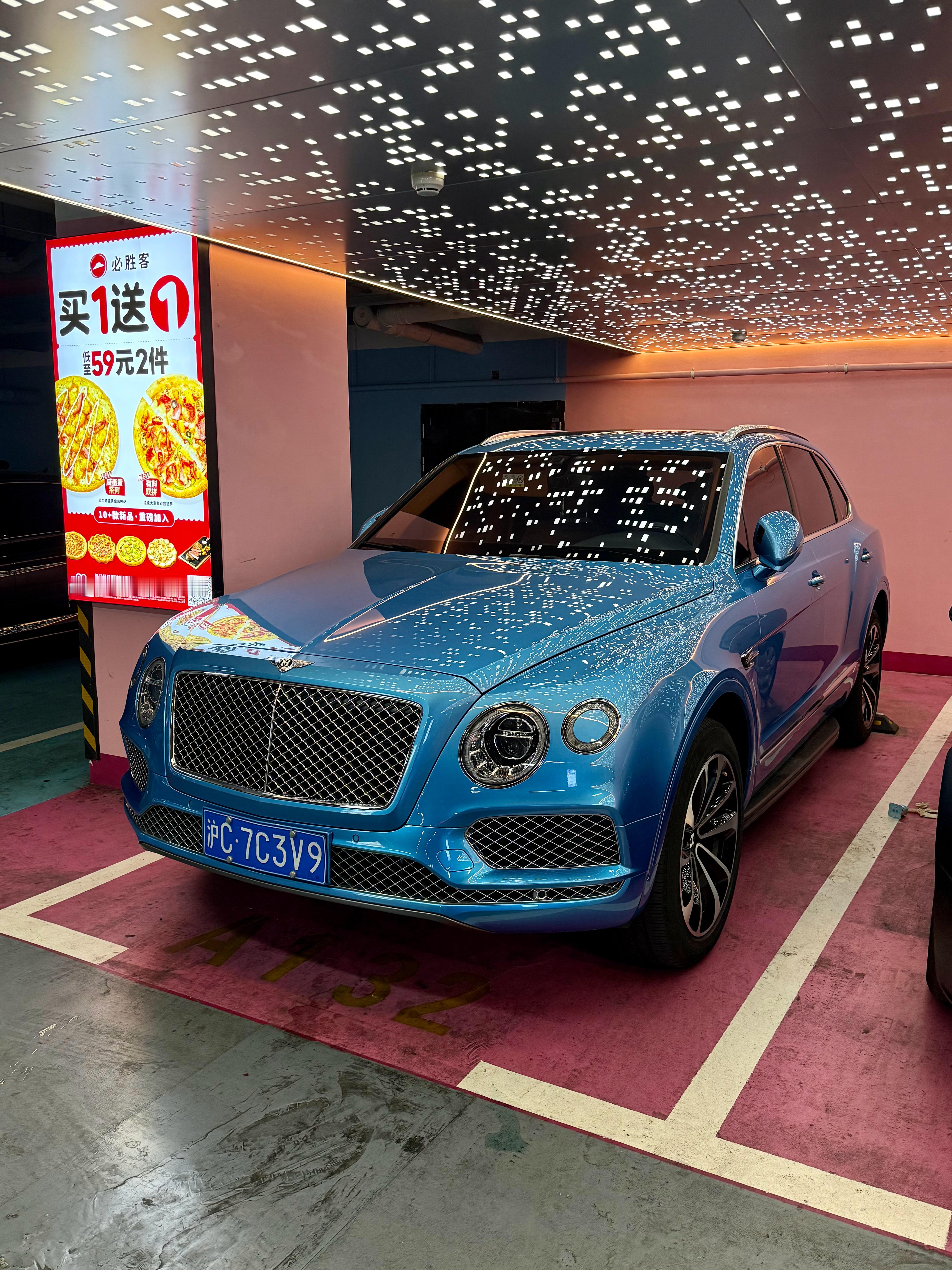 他强任他强，沪C乡下王👑没想到在上海乡下也能遇到一台添越，还是沪C[doge]sh