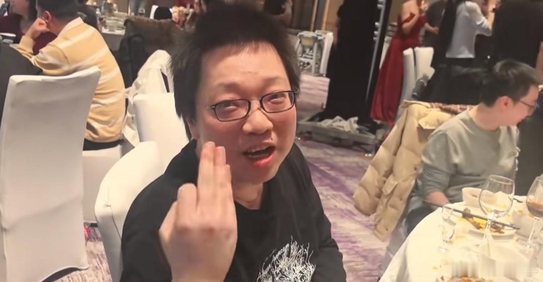 昨晚看dc老师，现在真的好瘦啊！dota2​​​