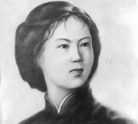 1947年，一个18岁女战士，被“还乡团”绑住头发，吊在梁上打，然而她威武不屈，