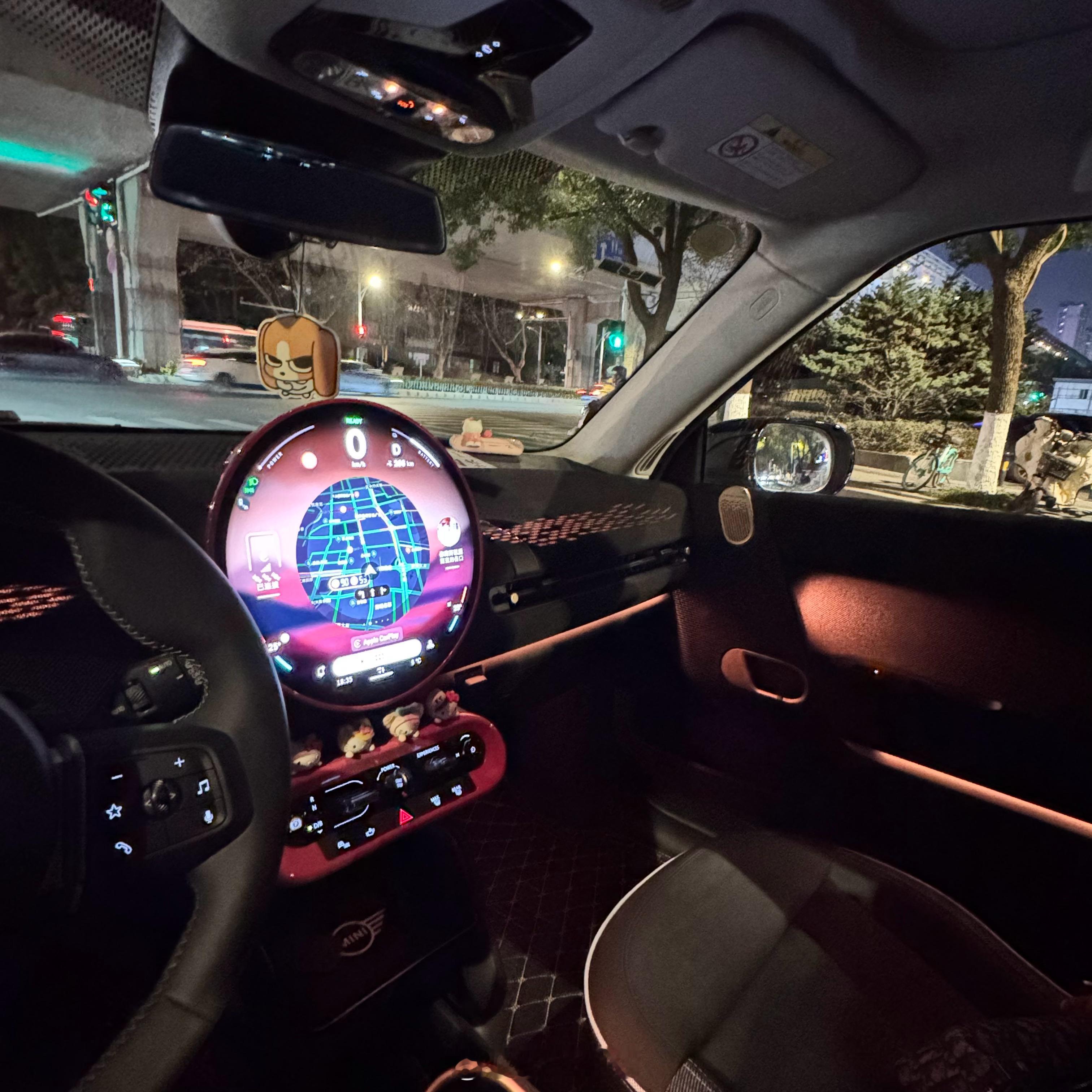 这么漂酿的小车车是谁的