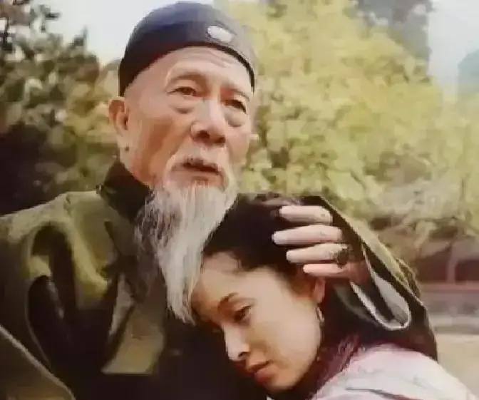 1881年，左宗棠顺利收复新疆。慈禧满面春风地问李莲英：“赏他些什么玩意呢？”李莲英谄媚地笑道：“老