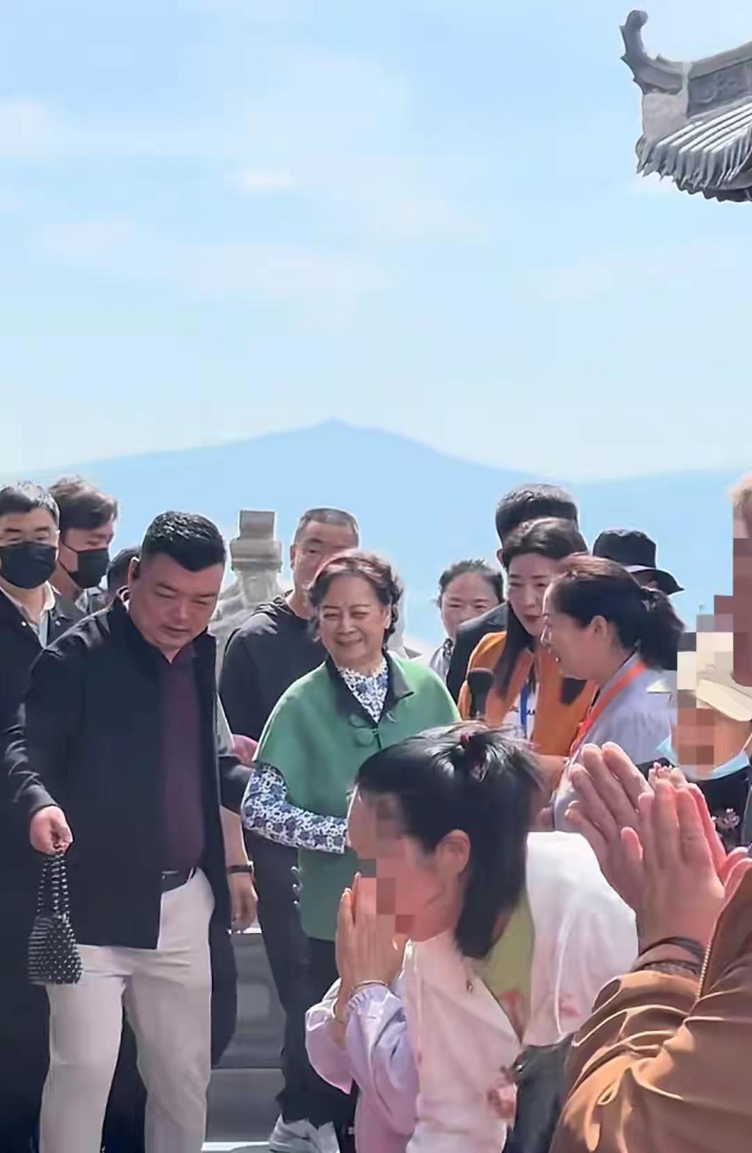 82岁左大玢现身观音祖庭：一代人的童年，终究是圆满了“观音回到了故乡”，82