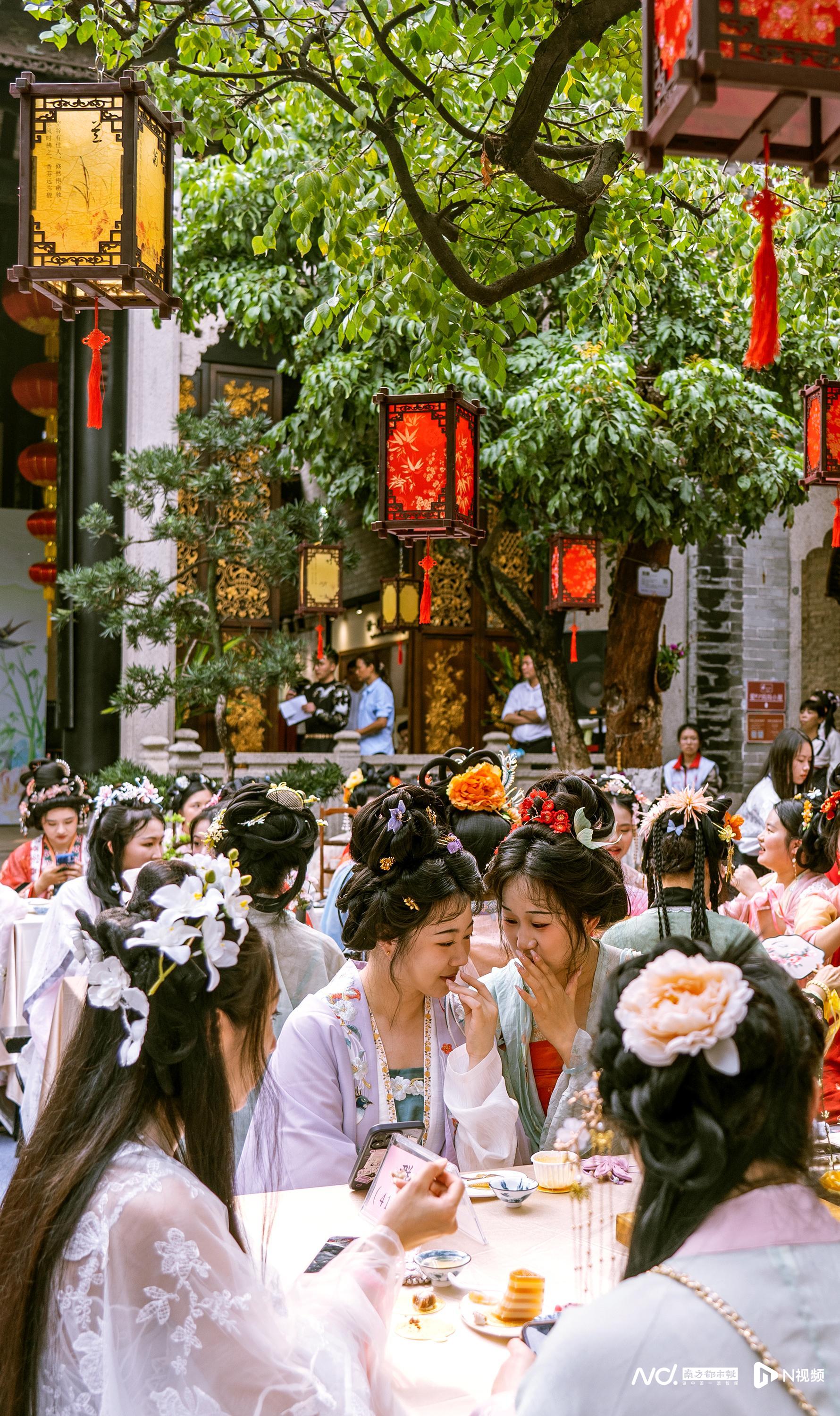 悠游番禺<em>余荫山房</em>,近百位汉服美女裙裾飘飘走进《诗经》