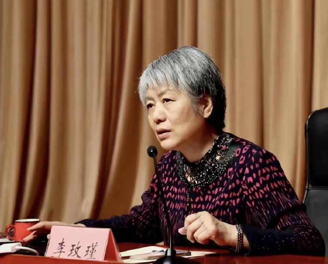 心理学李玫瑾教授说：“一个脾气暴躁、容易激动的人，其早年的抚养一定是亏欠的；一