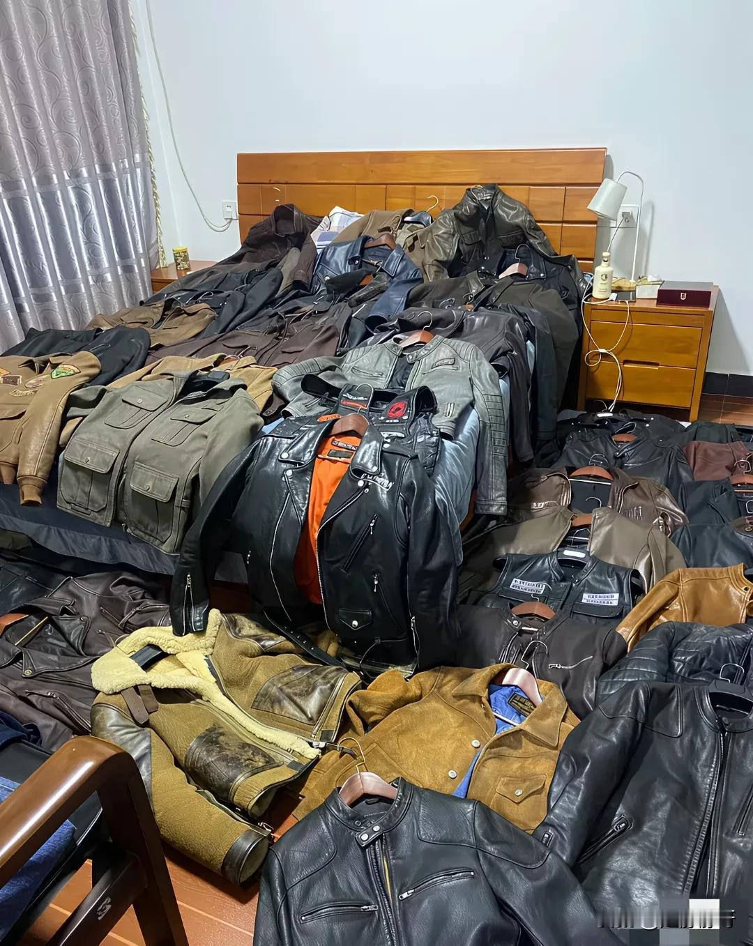 你能预判这家主人的职业吗？为什么家里这么多衣服和鞋子？