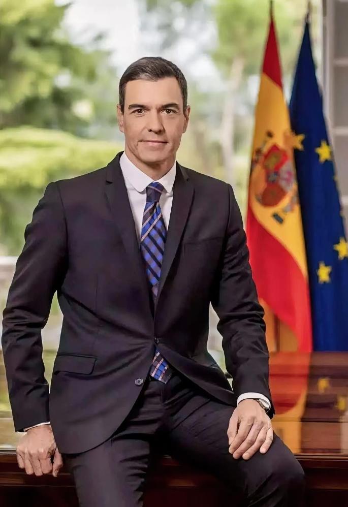 冯德莱恩这回捅了马蜂窝了。不是别人，正是自己阵营里的西班牙首相桑切斯，直接拍