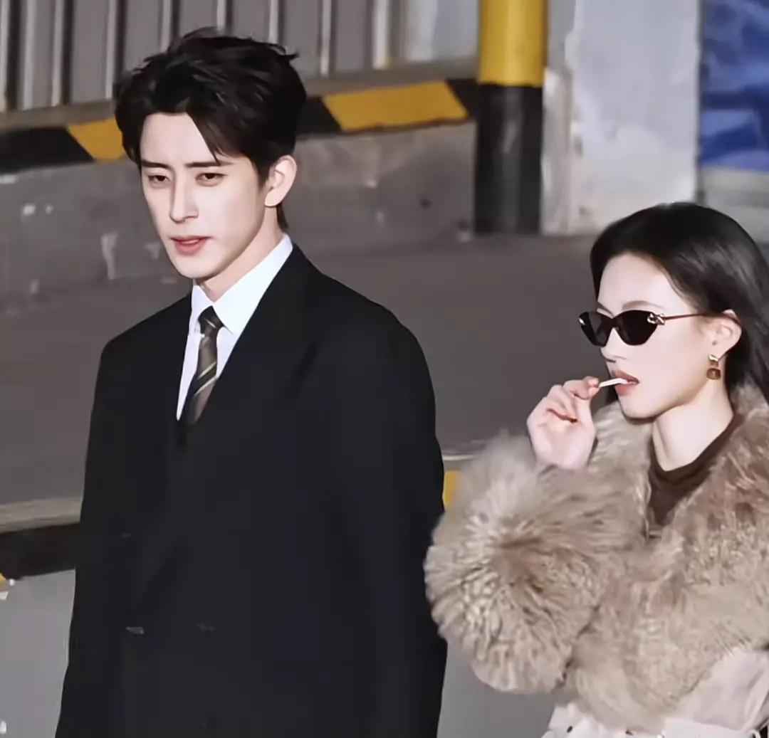 沈羽洁敖瑞鹏《不二之臣》路透也太有氛围感了！看上去两个挺有cp感的，路透的妆