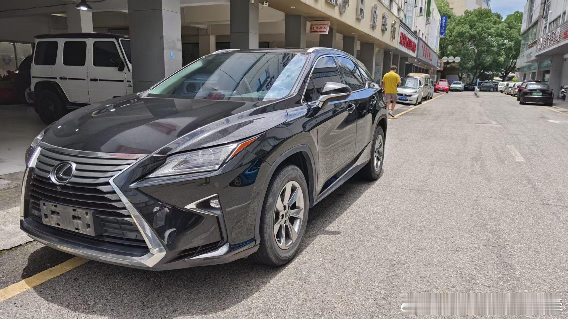 雷克萨斯RX300​2019年6月上牌公里4.6万首付6万开走喜欢来看车