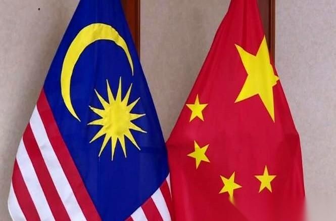 这次中美谈事儿,直接把新加坡给“踹”了,选了马来西亚。好多人没看懂,我跟你说,