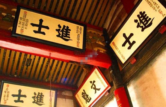 清代新科进士平均候选期为8年，那么做官之前如何维持生计呢？ 清代的新科进士初