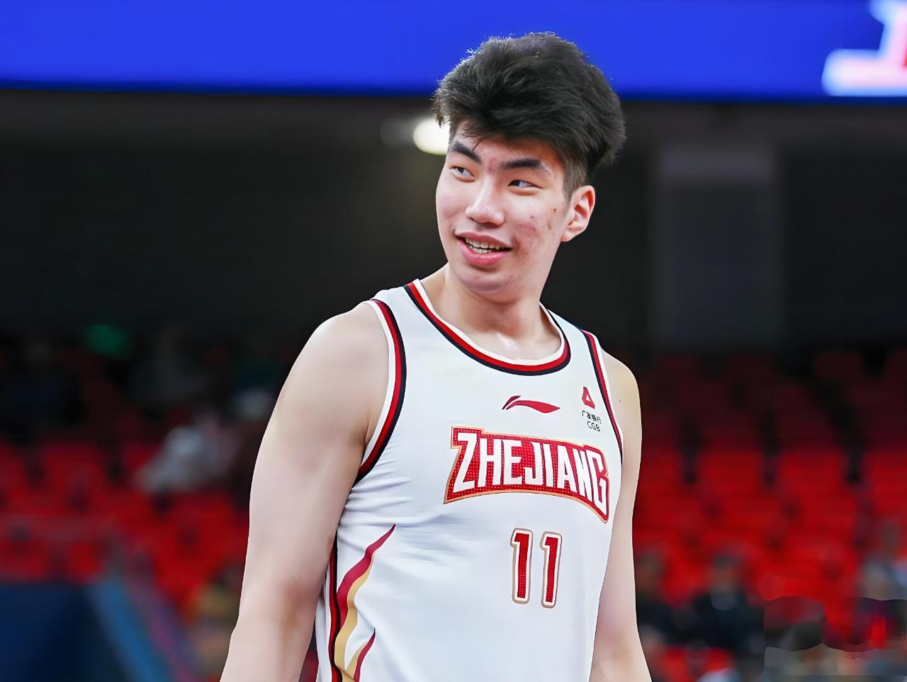 余嘉豪做出了一个重要的决定！去年，余嘉豪结束了CBA联赛之后，就做出了一个重要