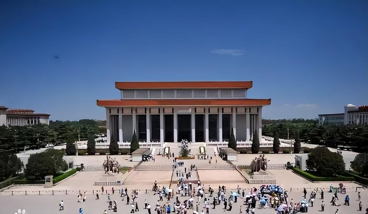 毛主席逝世遗体要火化,华国锋问医生:咱们技术能不能永远防腐?毛主席走后,华国