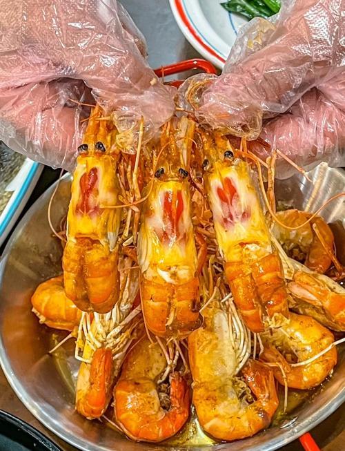 广州夜宵打卡，这家排挡值得寻味！叙下旧海鲜大排档美食推荐：1、爆膏盐烧罗氏