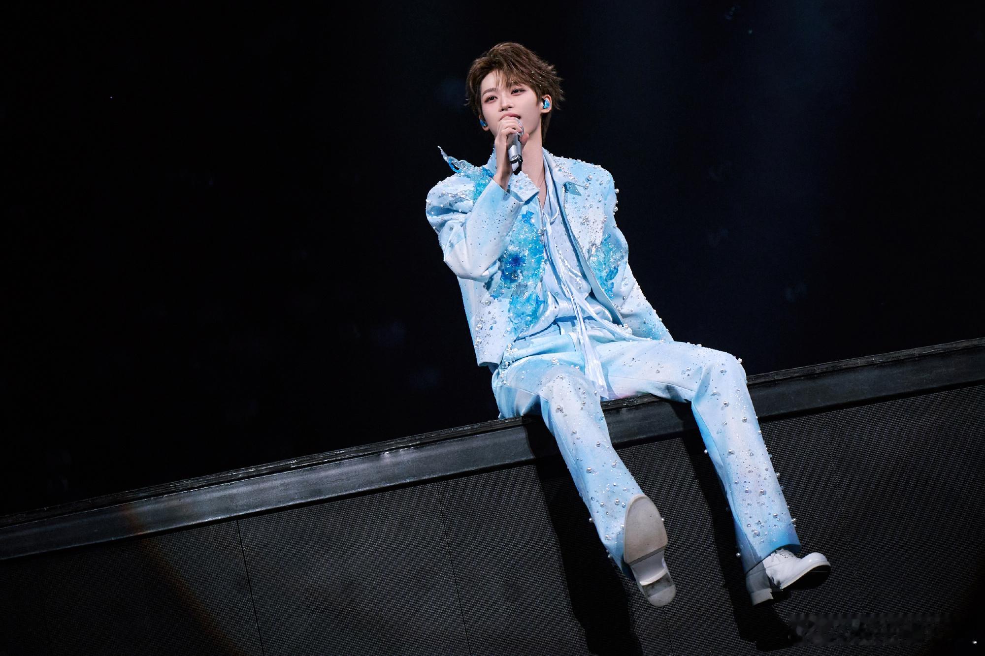 梓渝经纪公司成立新公司这个还真不知道啊，我只知道梓渝挺帅的，挺符合大众审美的！！