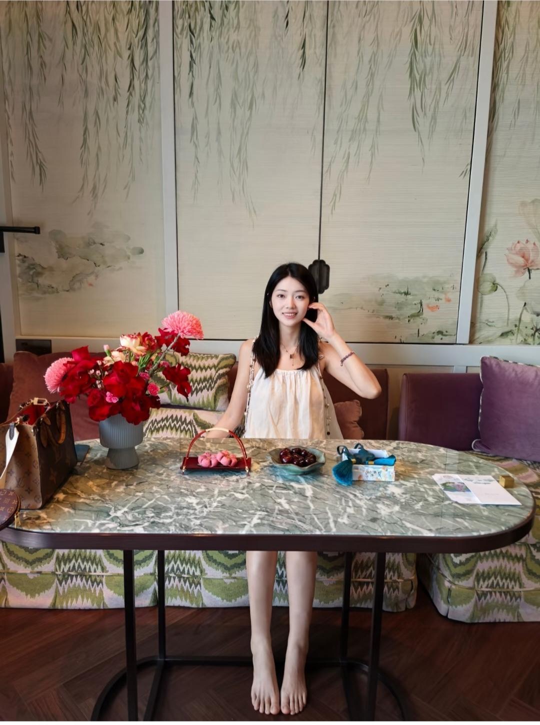 脚趾头好看，脚型更好看。