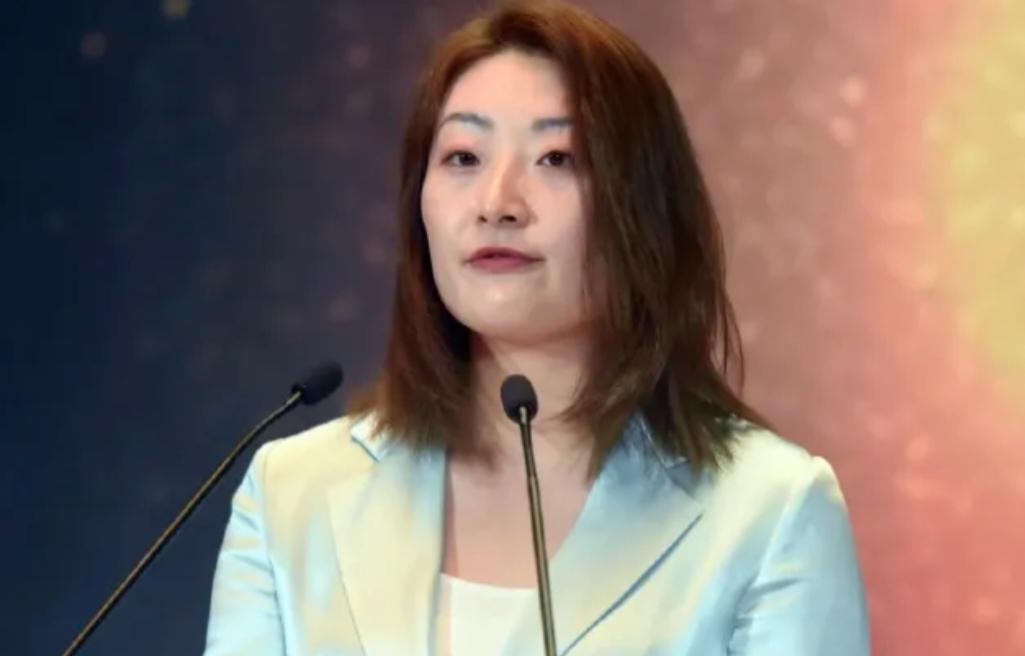 娃哈哈集团法定代表人、董事长宗馥莉已于2025年9月12日辞去职务，该辞职已通过