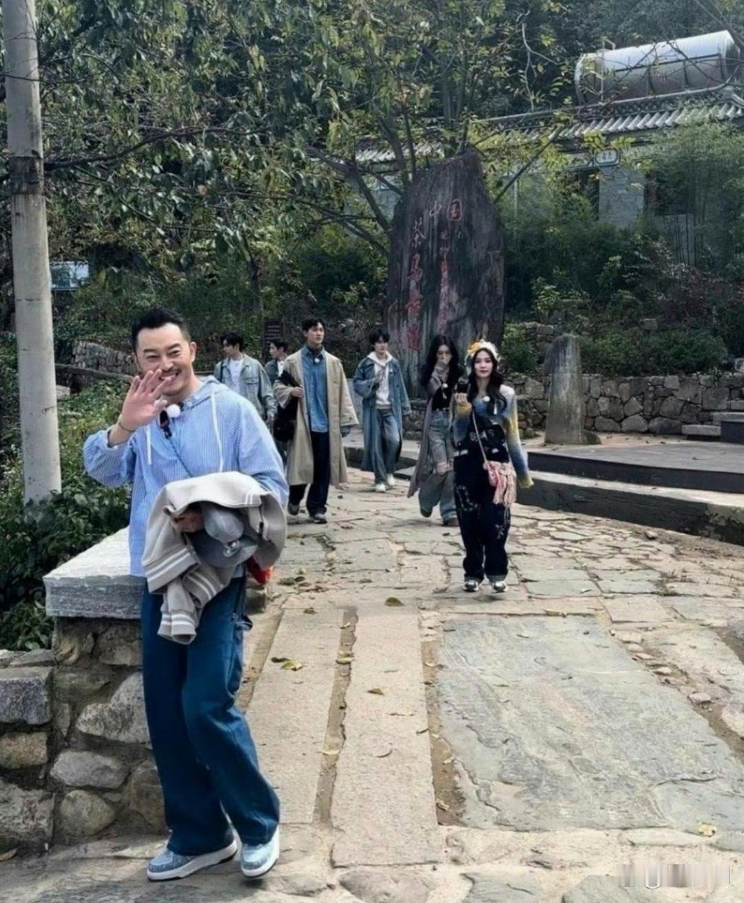 孟子义多高啊我的妈，这身材，路拍都这么顶……​​​