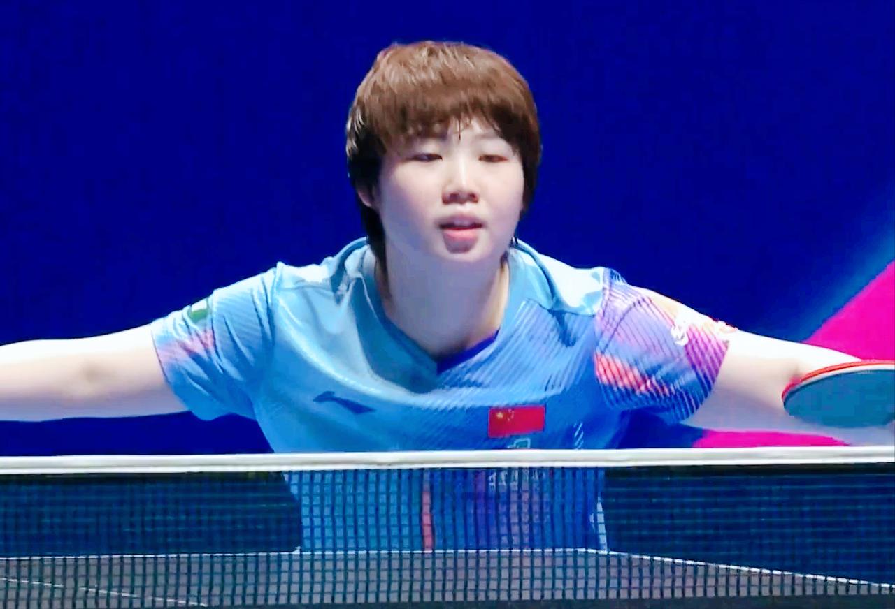 刘国正感叹，孙颖莎自我调整能力太强了！第一局两人开局胶着，6:6平后，