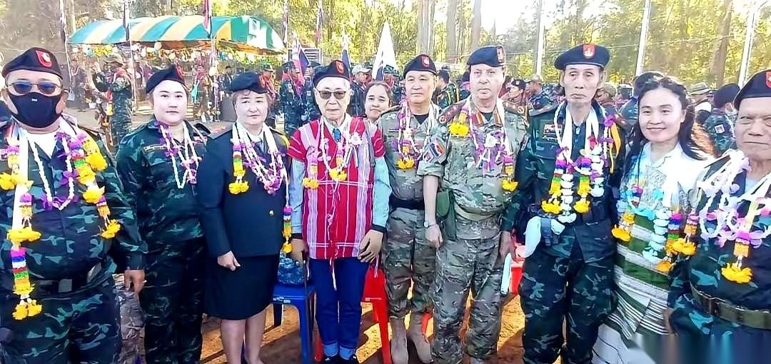 将军给自己封了个总统当当。就在泰缅边境那片儿，从缅甸硬生生“抠”了块地，说自己