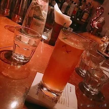 年轻时喜欢泡夜场，只知道夜场的好玩，不知道夜场的可怕。其实KTV还好，最可怕的