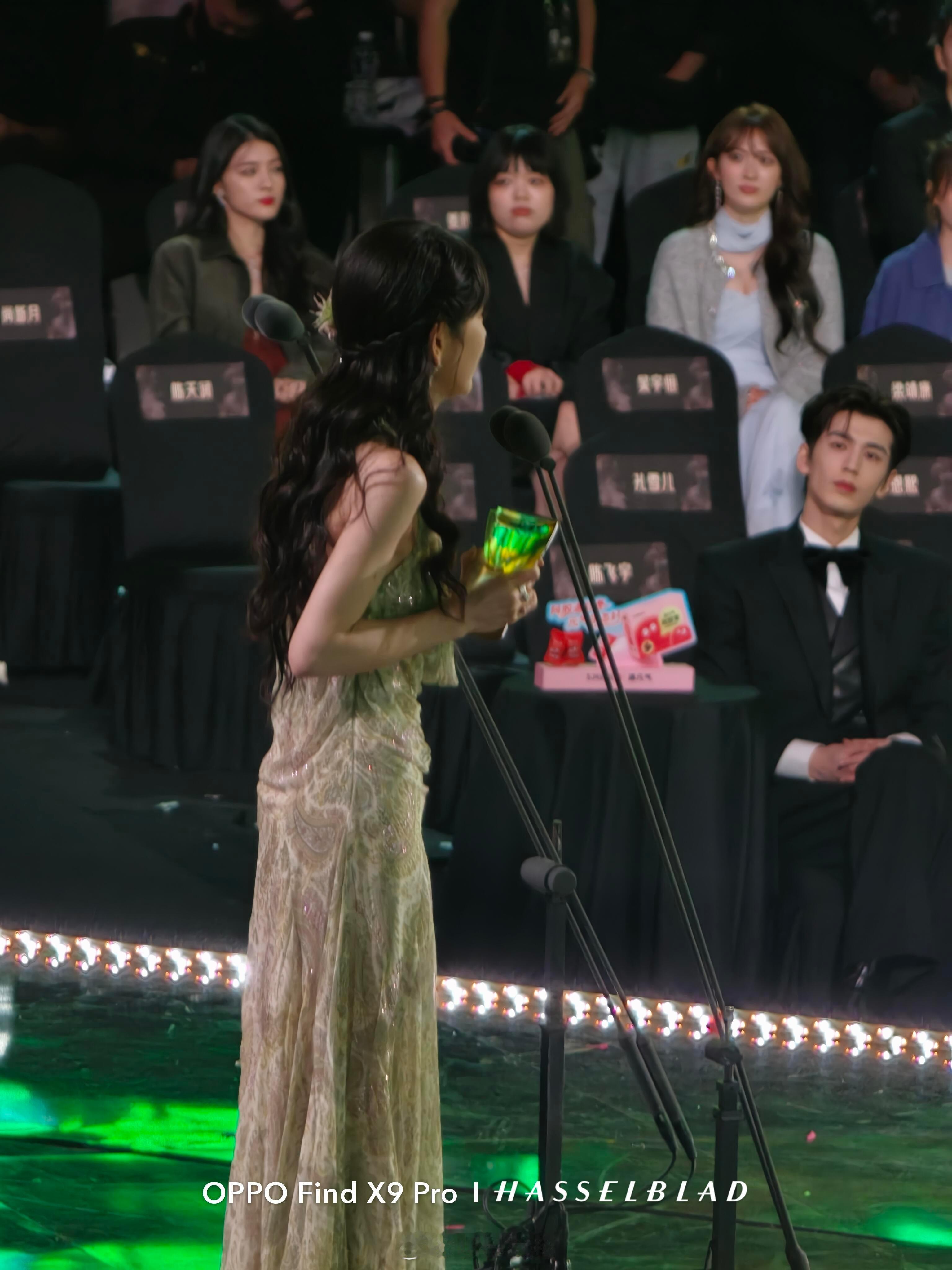 田曦薇张凌赫同框狠狠期待这个逐玉了