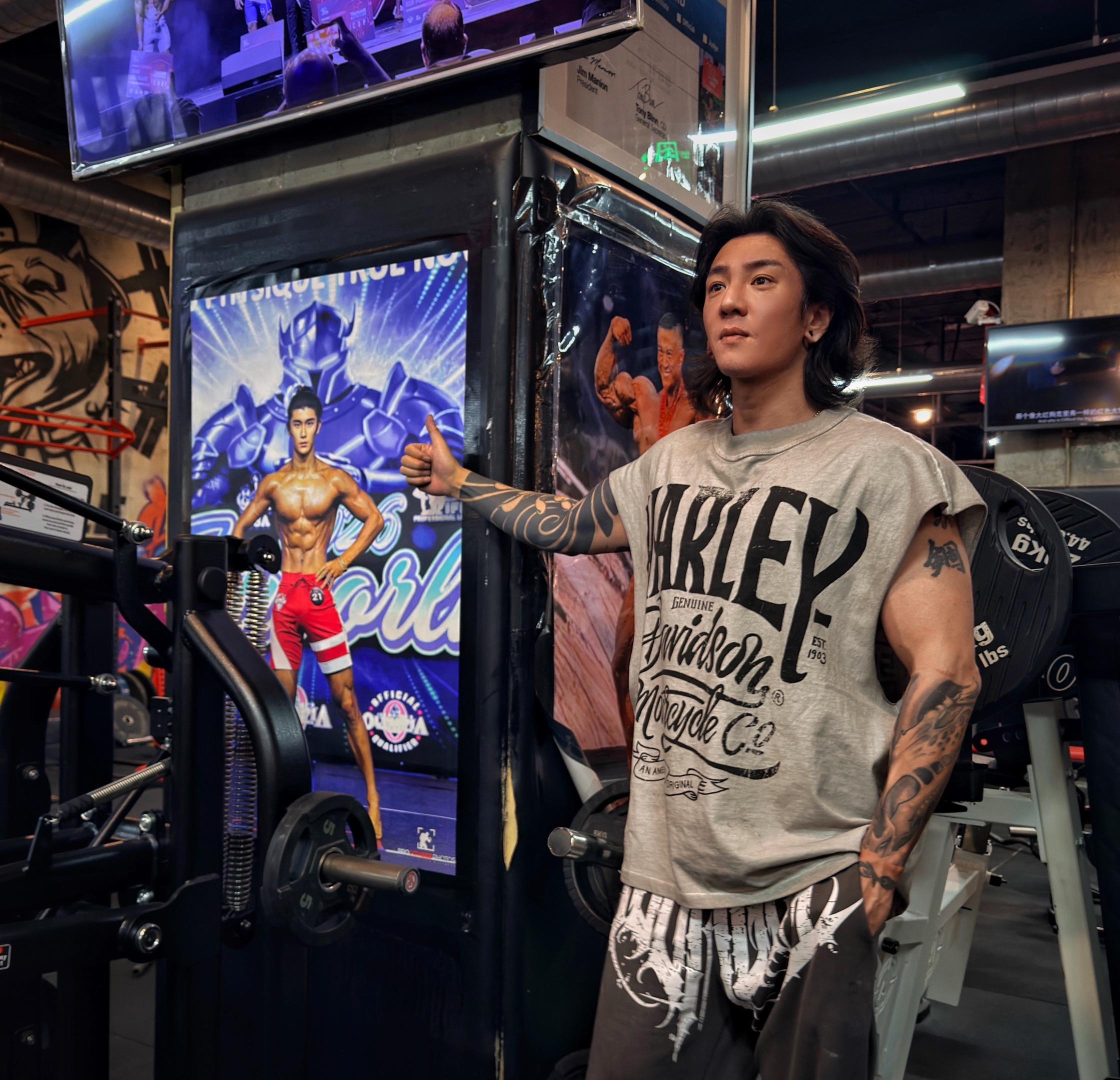 今日份打卡肌肉狗。给刚从美国回来的一哥扎个图