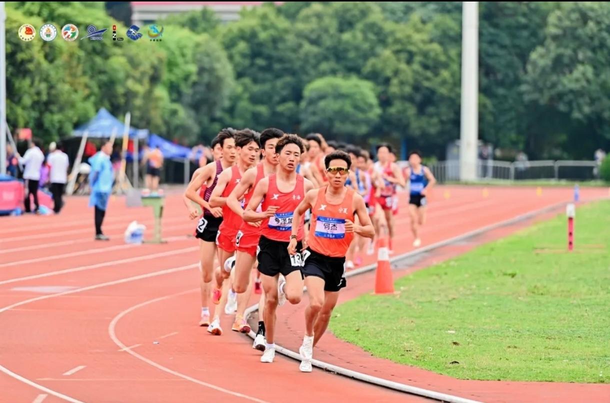 何杰万米赛季首秀，格局拉满！成都田径邀请赛，何杰迎来场地万米赛季首秀！