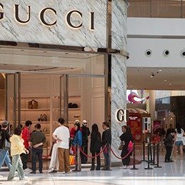 Gucci不能再把中国市场当垃圾桶意思以前一直把我们国内市场当垃圾桶？这说的还是