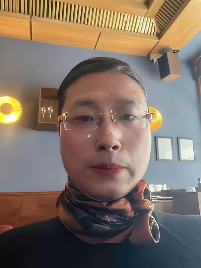 还记得这位人类高质量男性吗，已经快变成老嫂子了