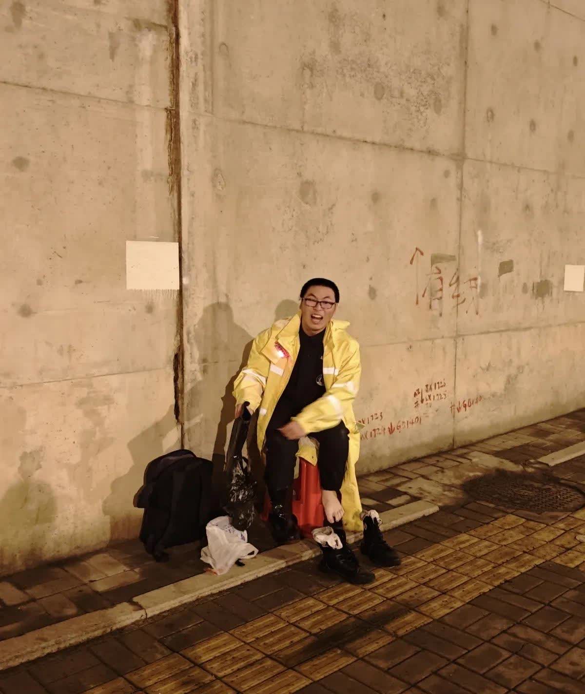 没错，桥底下派人通宵值守，梅雨防汛时期，合肥的低洼处桥底下，直接派人通宵值守，积