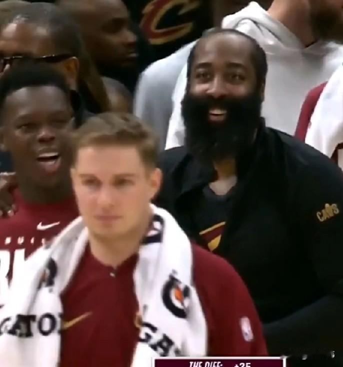 谁会不喜欢登哥呢？施罗德谈哈登：“哈登打球的风格。”“就是先带动起队友。