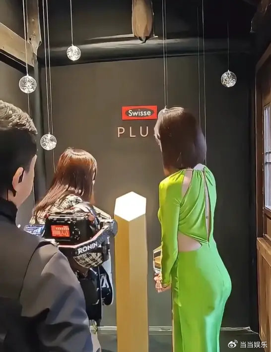 刚进入新的一年，国内娱乐圈就被宋妍霏的臀占据了屏幕，不存在特意进行营销的情况，也